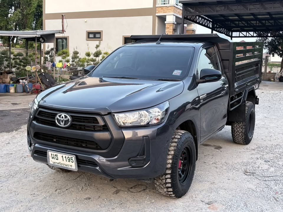 Car image 4